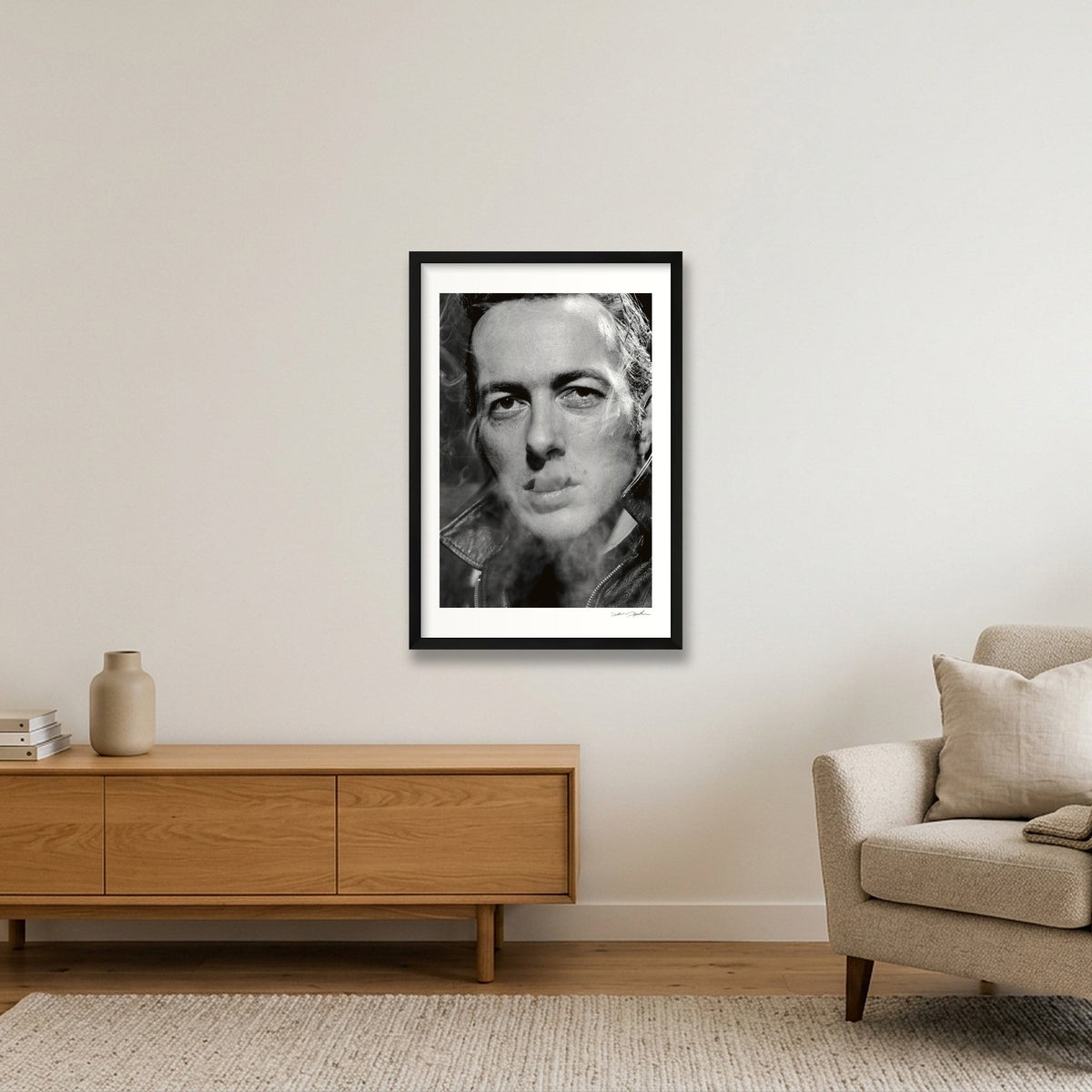  Joe Strummer - The Clash - Hollywood Close Up — 40×60cm, 16×24" Black Frame