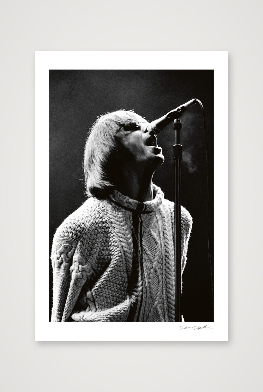 Liam Gallagher - Oasis - Knebworth -BW - Sweater - Look 1 — 30×45cm, 12×18" Print only