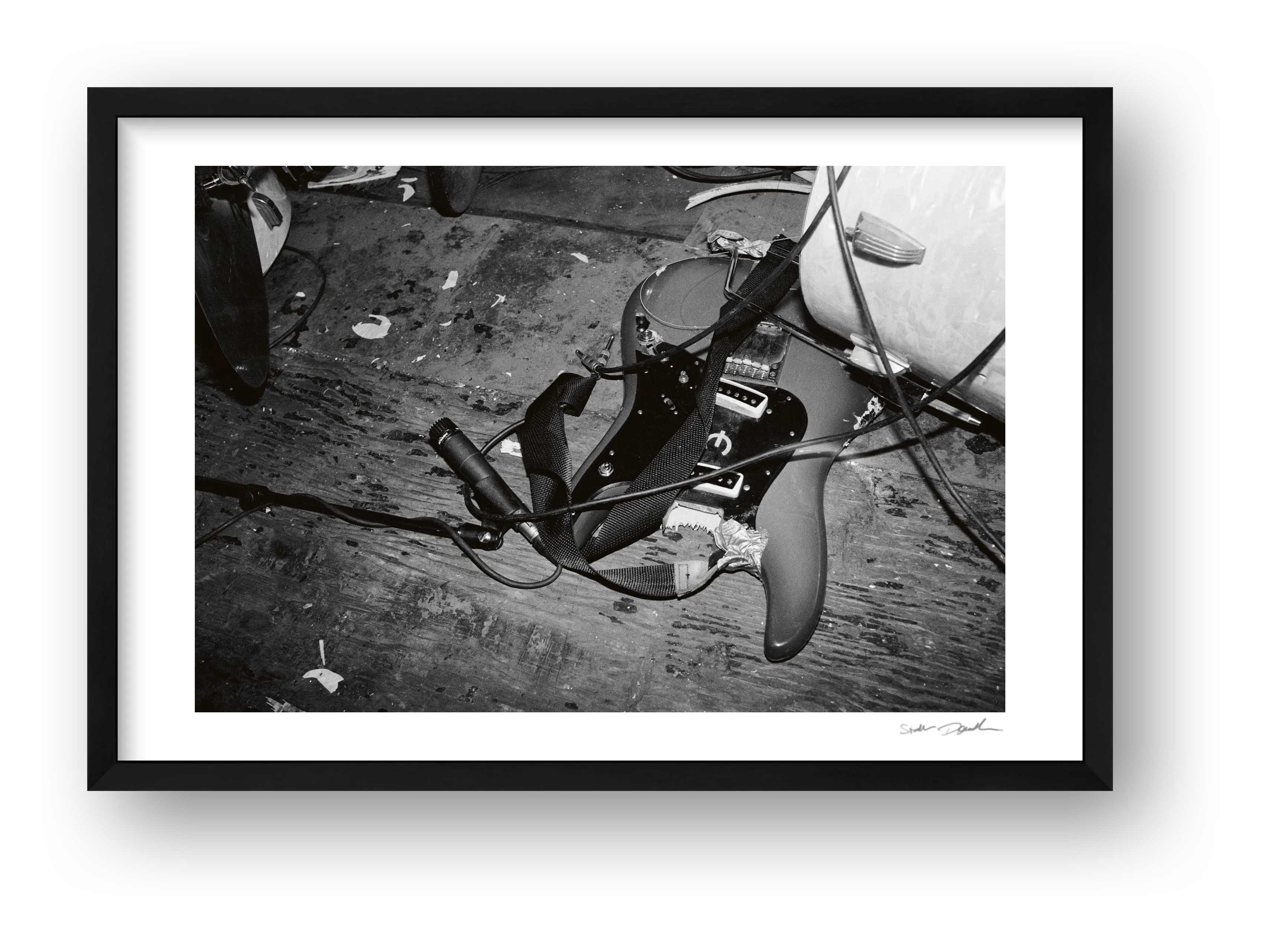 Kurt Cobain - Nirvana - Pyramid Club NYC - Walk Off — framed