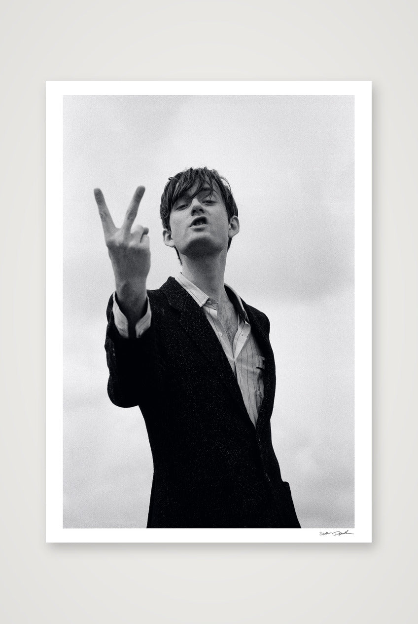 Jarvis Cocker - Pulp - V Sign - BW — A0 (84×119cm, 33×47") Print only