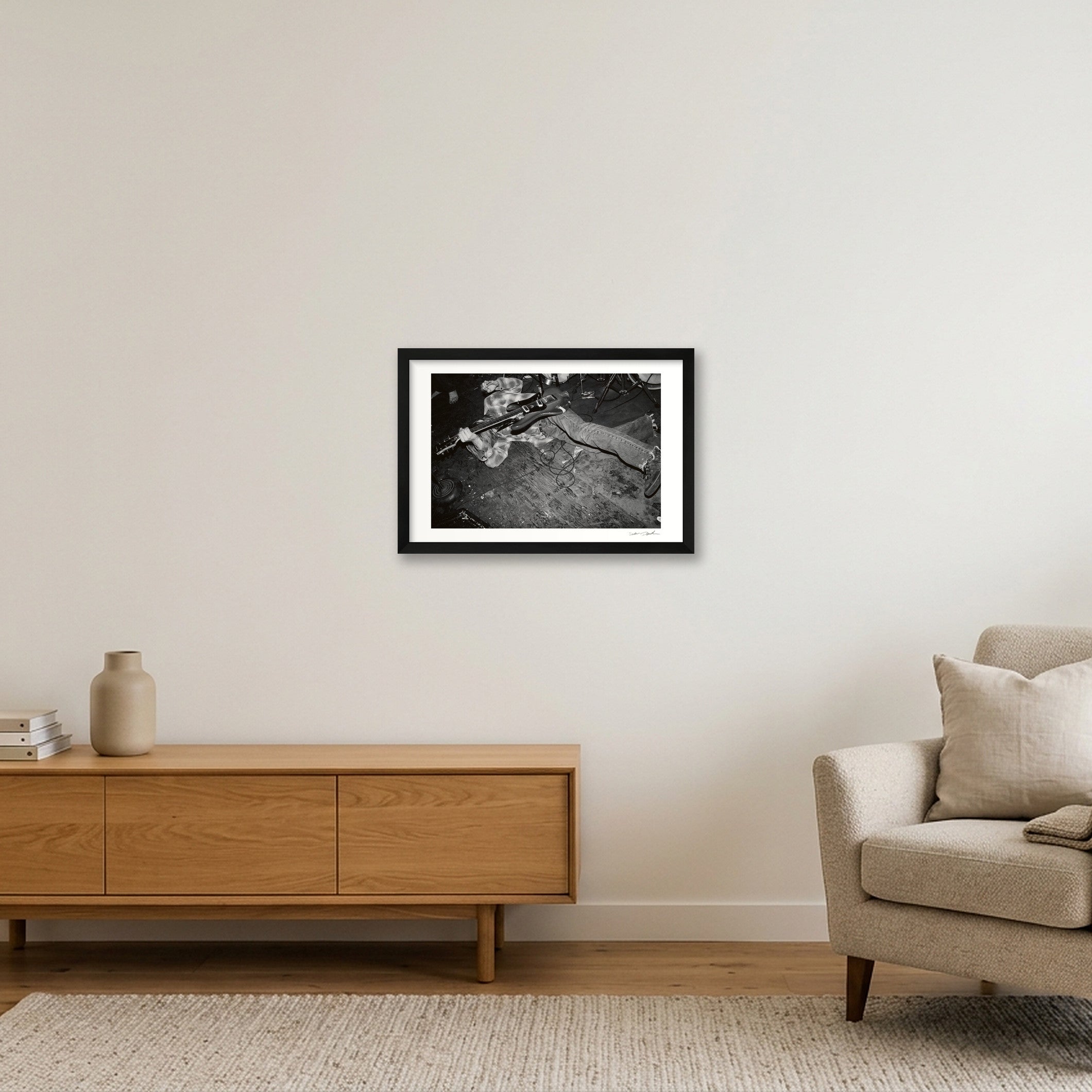 Kurt Cobain - Nirvana - Pyramid Club NYC - On the Floor — 45×30cm, 18×12" Black Frame