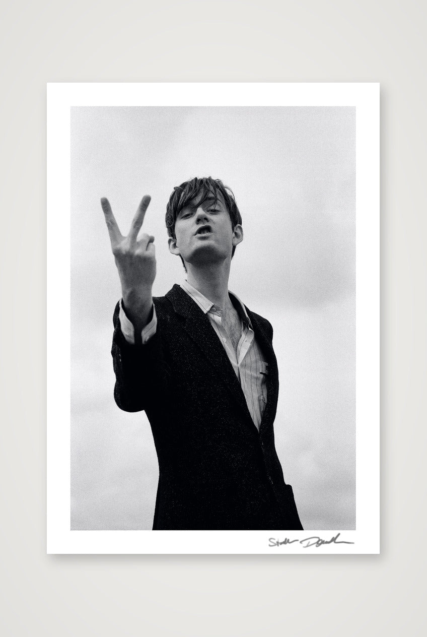 Jarvis Cocker - Pulp - V Sign - BW — A3 (30×42cm, 12×17") Print only