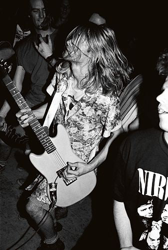 Kurt Cobain - In the crowd, rocking out