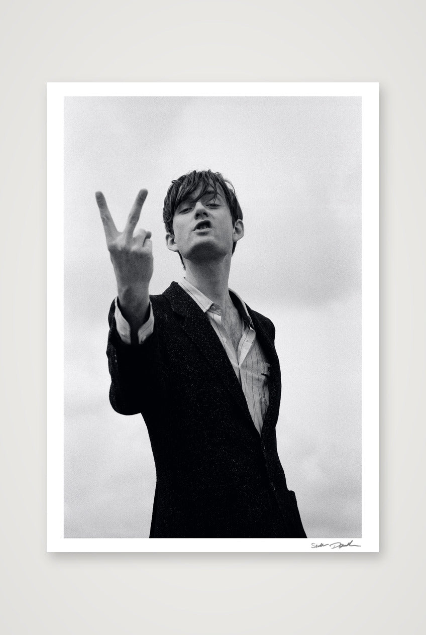 Jarvis Cocker - Pulp - V Sign - BW — A1 (59×84cm, 23×33") Print only